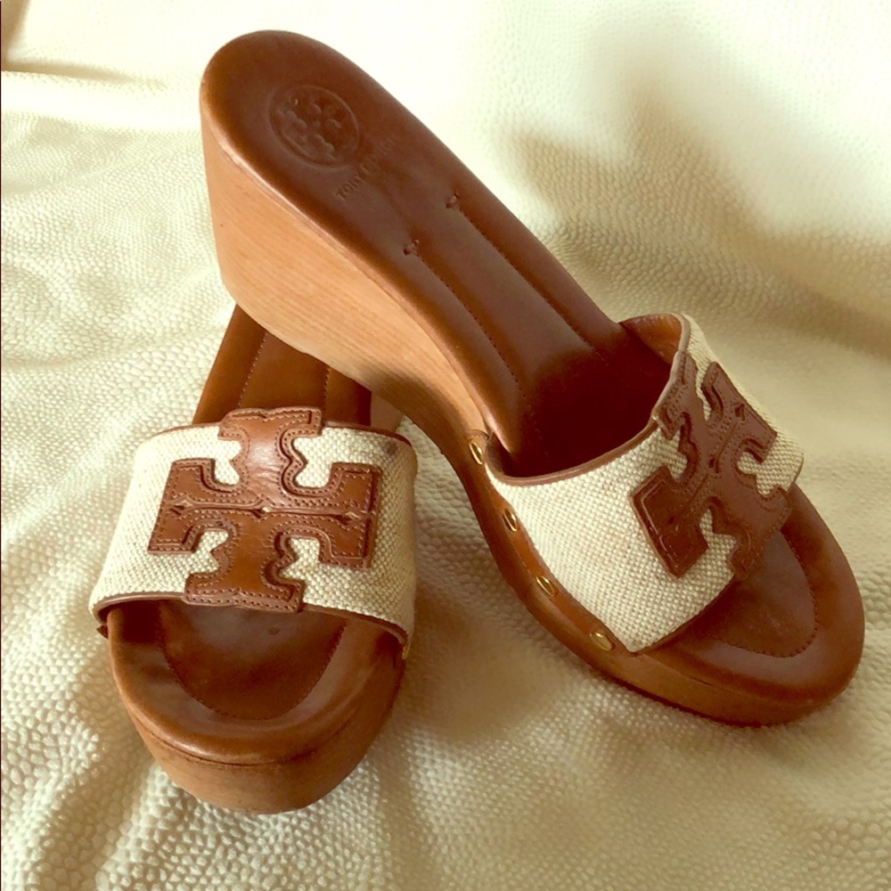Tory Burch Tan and Carmel colored leather wedges!